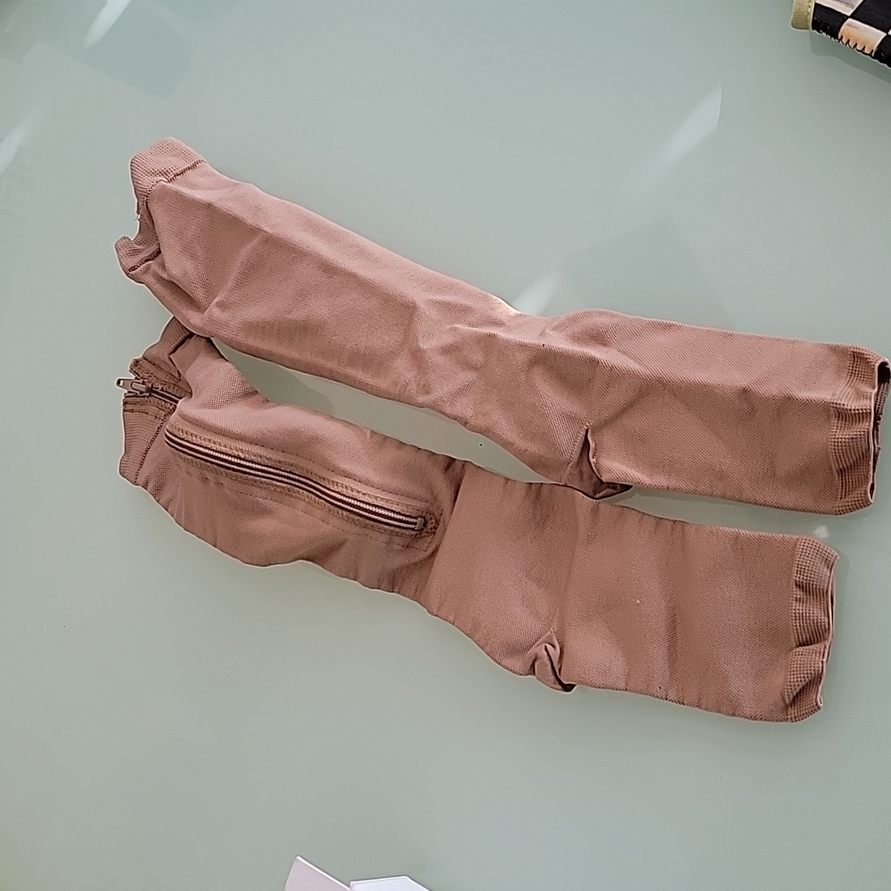 Jobst.. Graduated compression stocking. Knee small - Picture 6 of 8